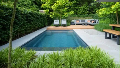 Composiet zwembad X-Trainer 72FB, geplaatst in een aangelegde tuin